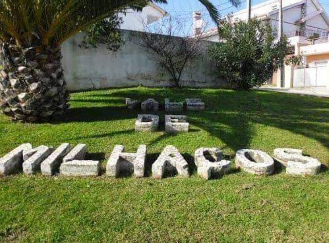 Ovnis  oscilantes em Vale Milhaços.